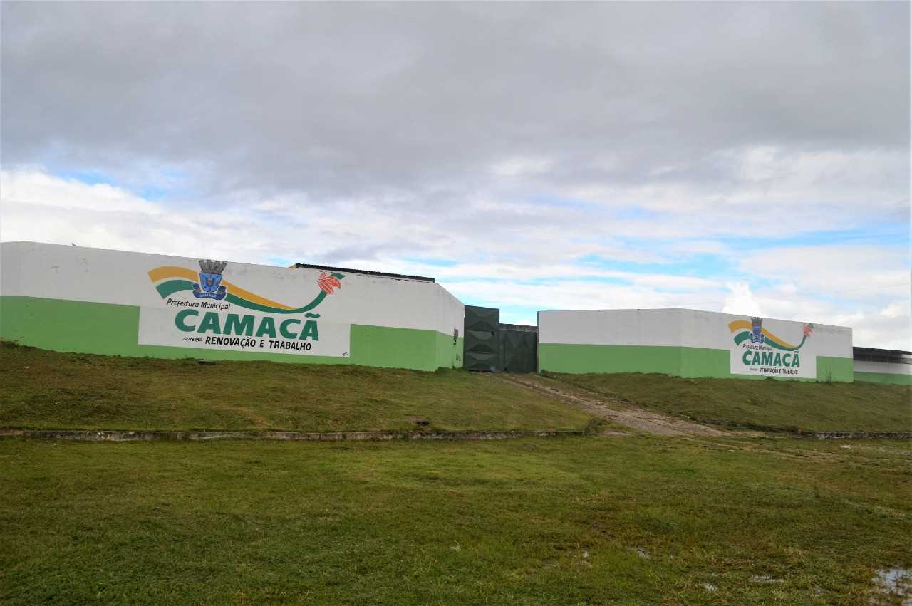 Camacã: Postes dos Refletores do Estádio Ribeirão já chegaram na cidade


